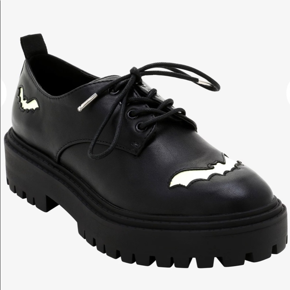 Glow-in-the-dark bat lace up oxfords